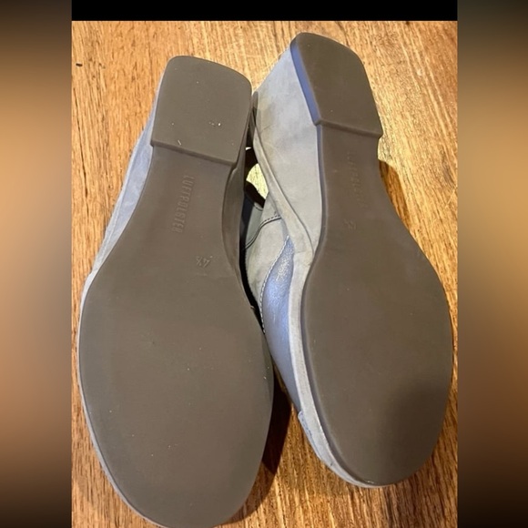 Ara extremely well made sandals. Worn once. - Picture 2 of 9